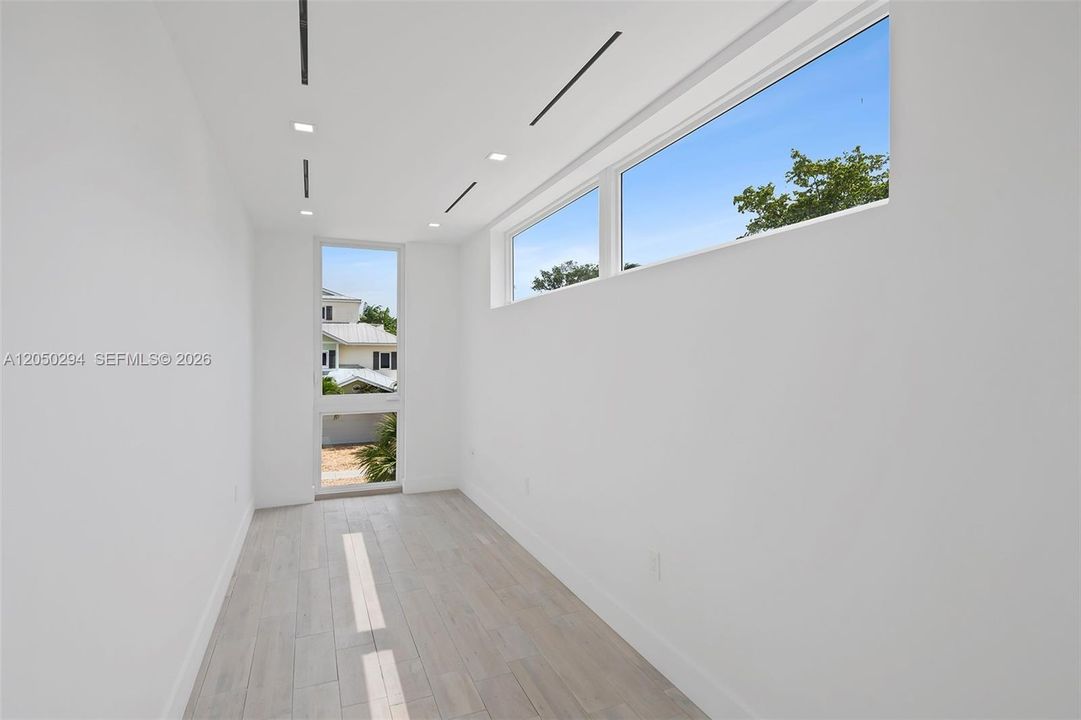 For Rent: $12,000 (5 beds, 5 baths, 2850 Square Feet)