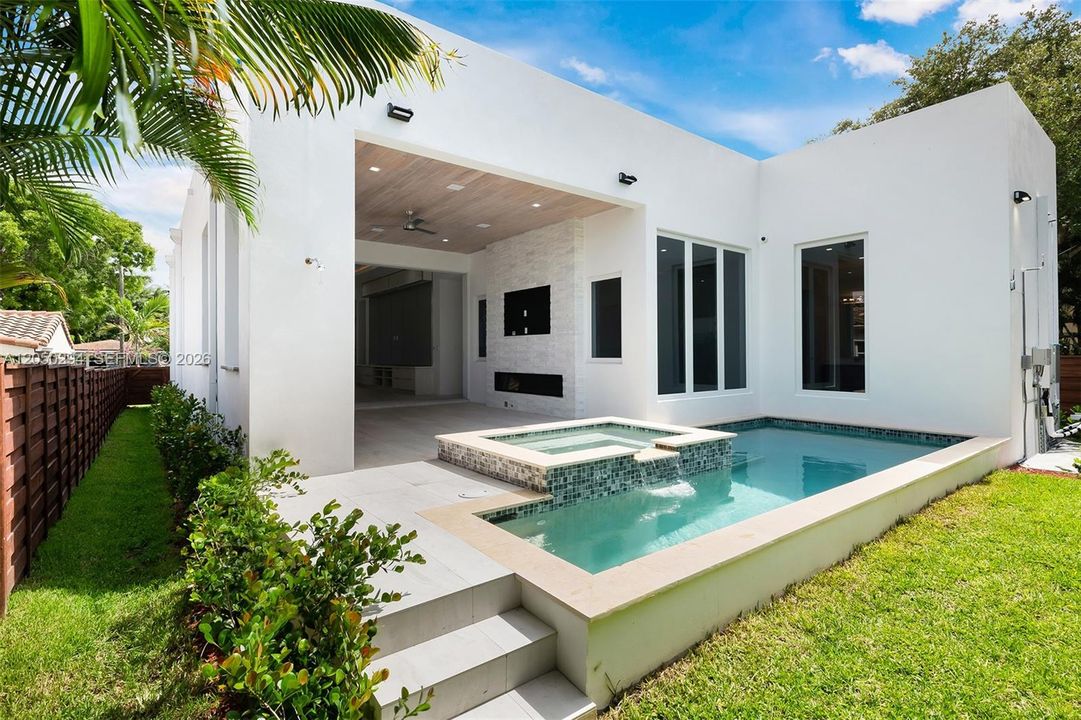 For Rent: $12,000 (5 beds, 5 baths, 2850 Square Feet)