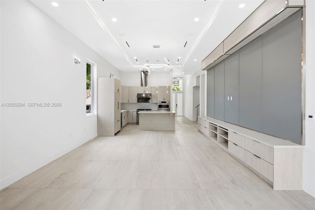 For Rent: $12,000 (5 beds, 5 baths, 2850 Square Feet)