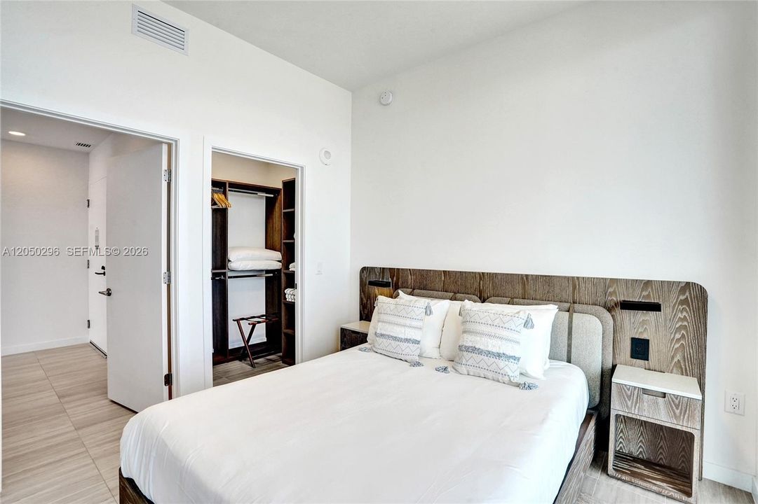 For Rent: $10,500 (2 beds, 2 baths, 995 Square Feet)