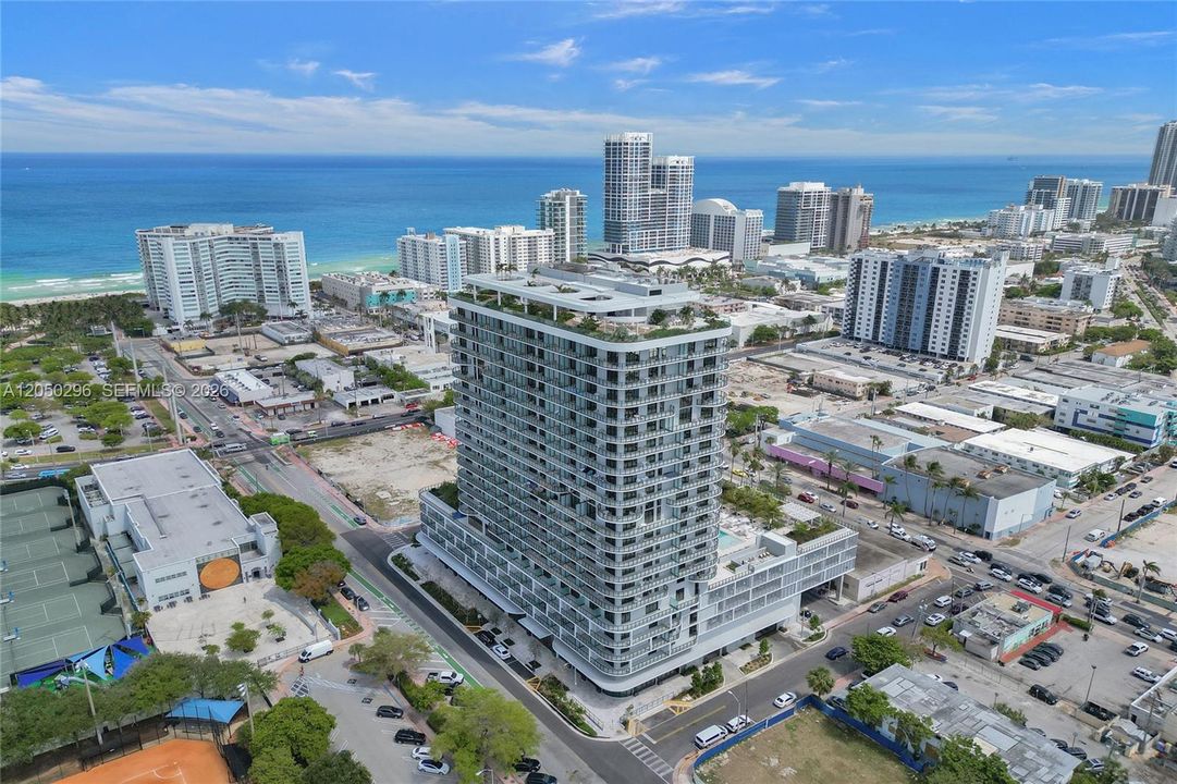 For Rent: $10,500 (2 beds, 2 baths, 995 Square Feet)
