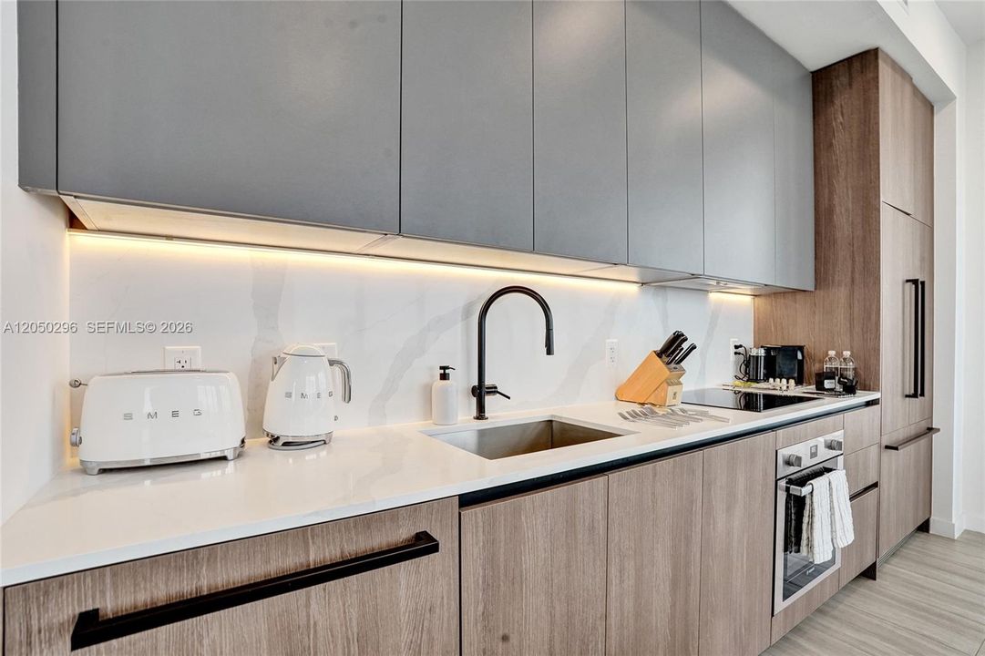 For Rent: $10,500 (2 beds, 2 baths, 995 Square Feet)