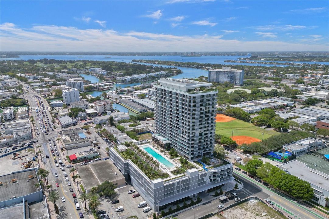 For Rent: $10,500 (2 beds, 2 baths, 995 Square Feet)