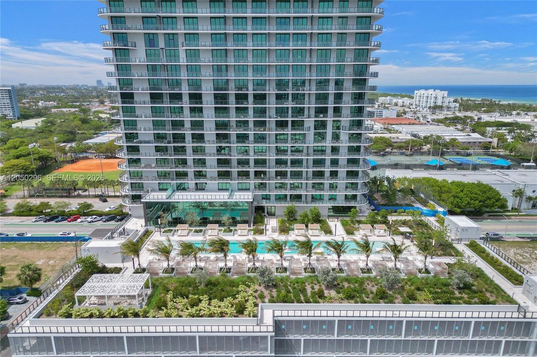 For Rent: $10,500 (2 beds, 2 baths, 995 Square Feet)