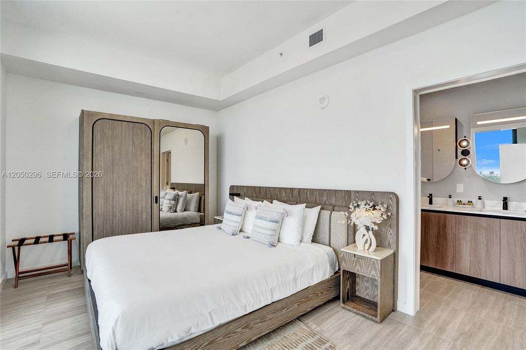 For Rent: $10,500 (2 beds, 2 baths, 995 Square Feet)