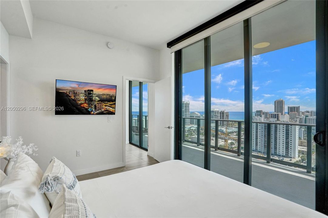 For Rent: $10,500 (2 beds, 2 baths, 995 Square Feet)