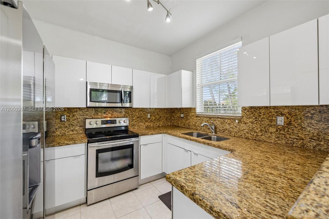 For Sale: $640,000 (3 beds, 2 baths, 1683 Square Feet)