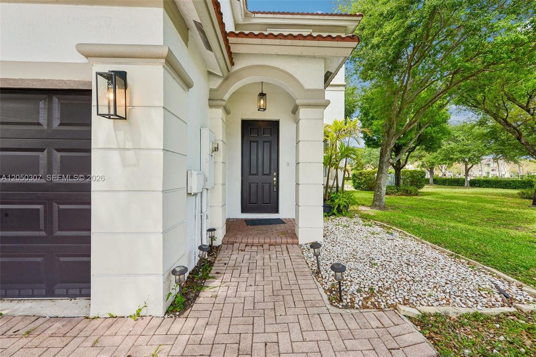For Sale: $640,000 (3 beds, 2 baths, 1683 Square Feet)