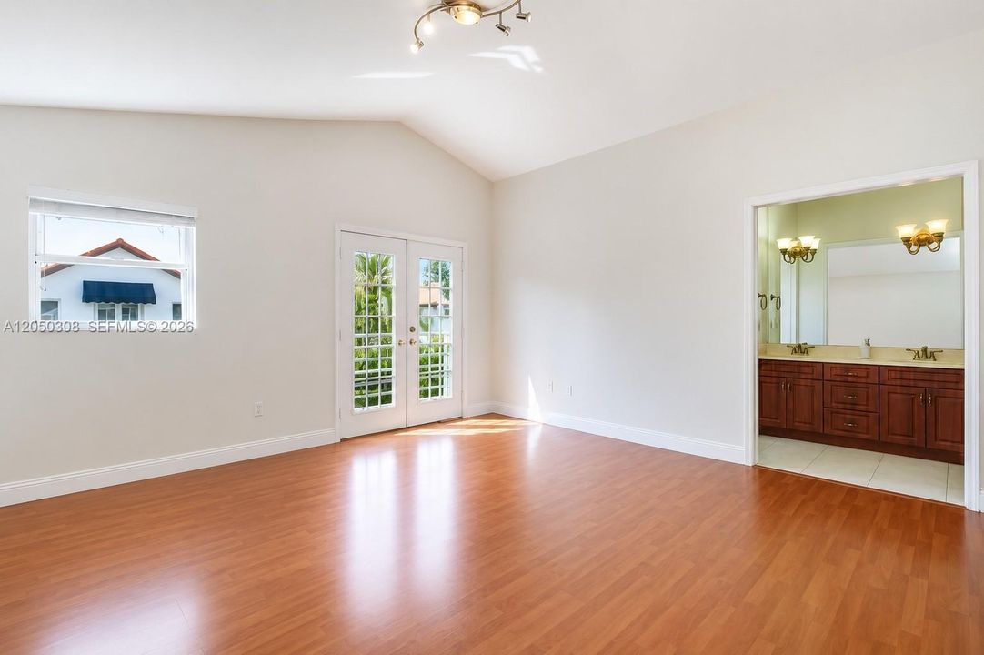 For Rent: $4,950 (4 beds, 3 baths, 2401 Square Feet)