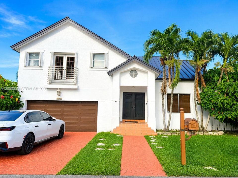 For Rent: $4,950 (4 beds, 3 baths, 2401 Square Feet)