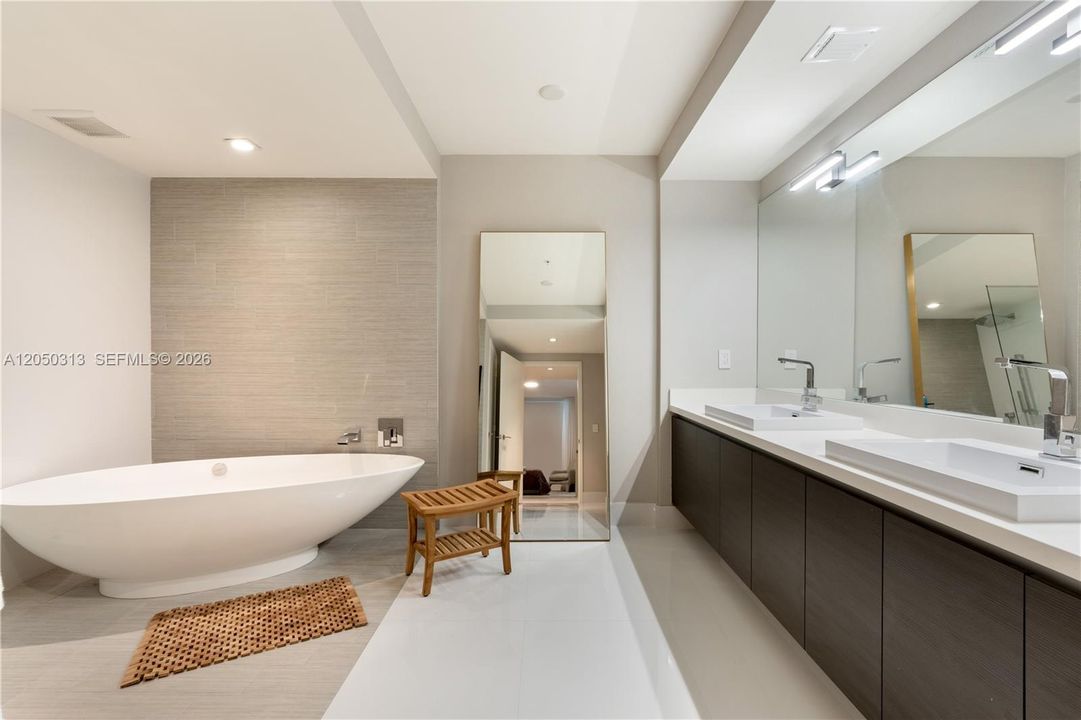 For Rent: $8,400 (3 beds, 3 baths, 1541 Square Feet)