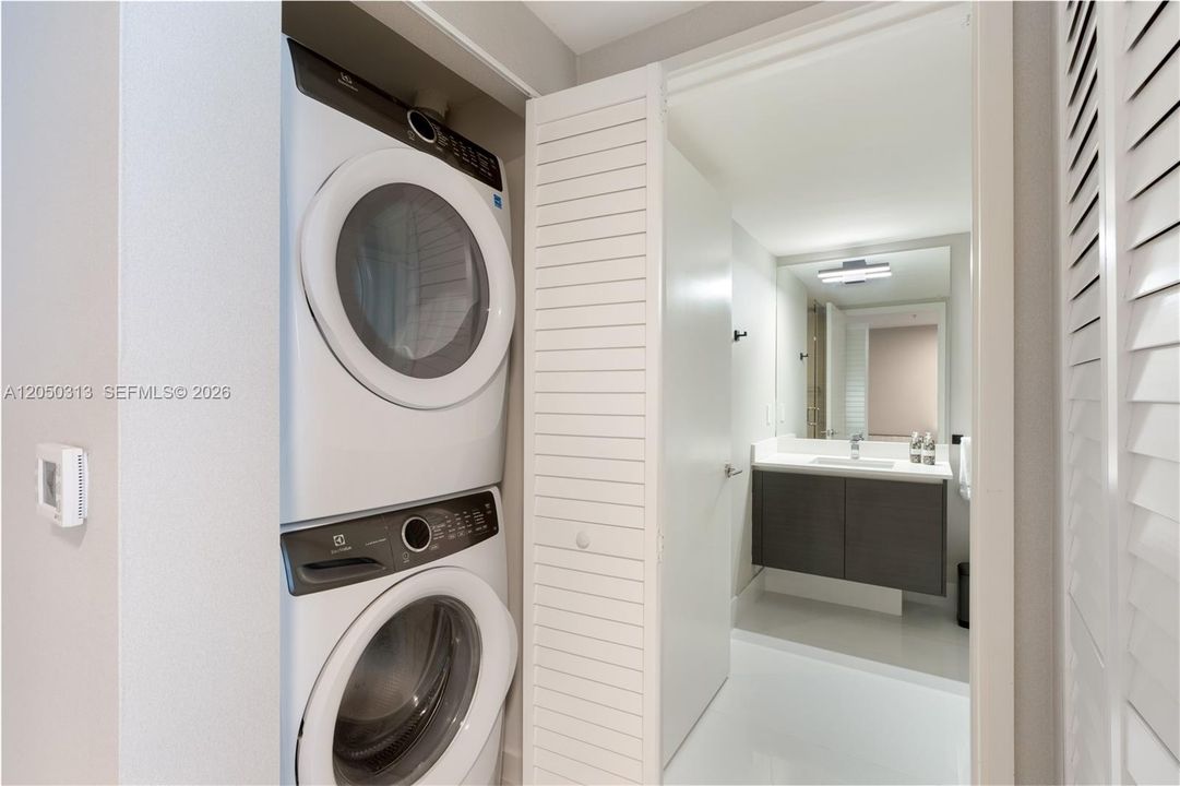 For Rent: $8,400 (3 beds, 3 baths, 1541 Square Feet)