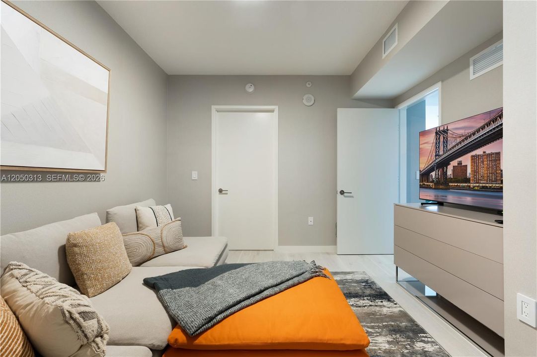 For Rent: $8,400 (3 beds, 3 baths, 1541 Square Feet)