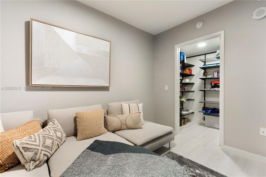 For Rent: $8,400 (3 beds, 3 baths, 1541 Square Feet)