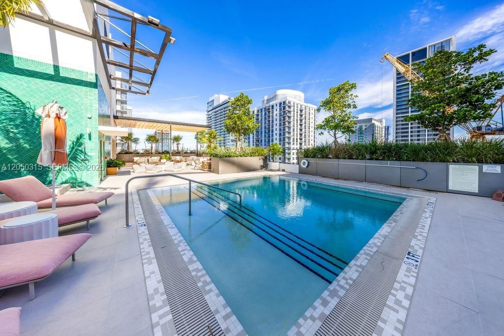 For Sale: $599,900 (0 beds, 1 baths, 321 Square Feet)