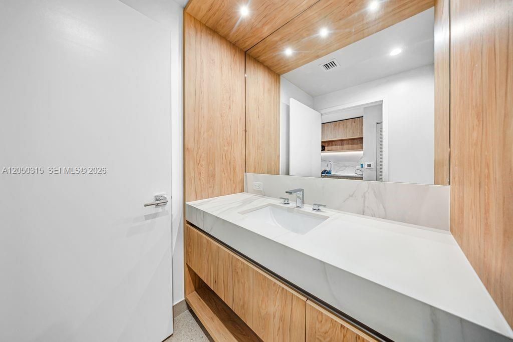 For Sale: $599,900 (0 beds, 1 baths, 321 Square Feet)