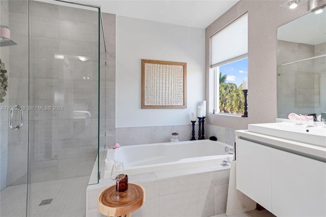 For Sale: $1,890,000 (6 beds, 7 baths, 4119 Square Feet)