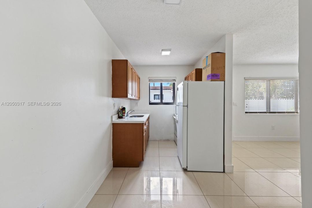 В аренду: $1,750 (1 спален, 1 ванн, 2098 Квадратных фут)