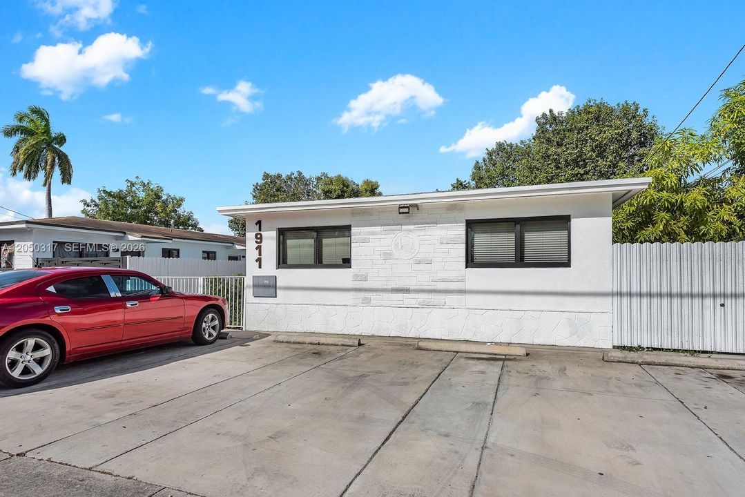 В аренду: $1,750 (1 спален, 1 ванн, 2098 Квадратных фут)