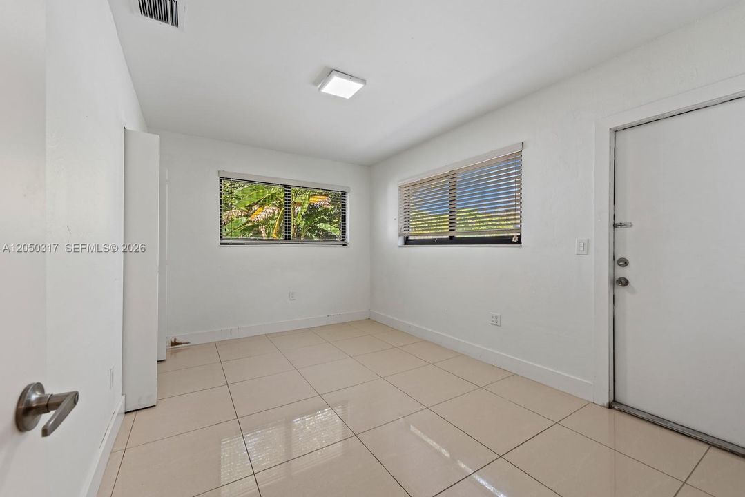 В аренду: $1,750 (1 спален, 1 ванн, 2098 Квадратных фут)