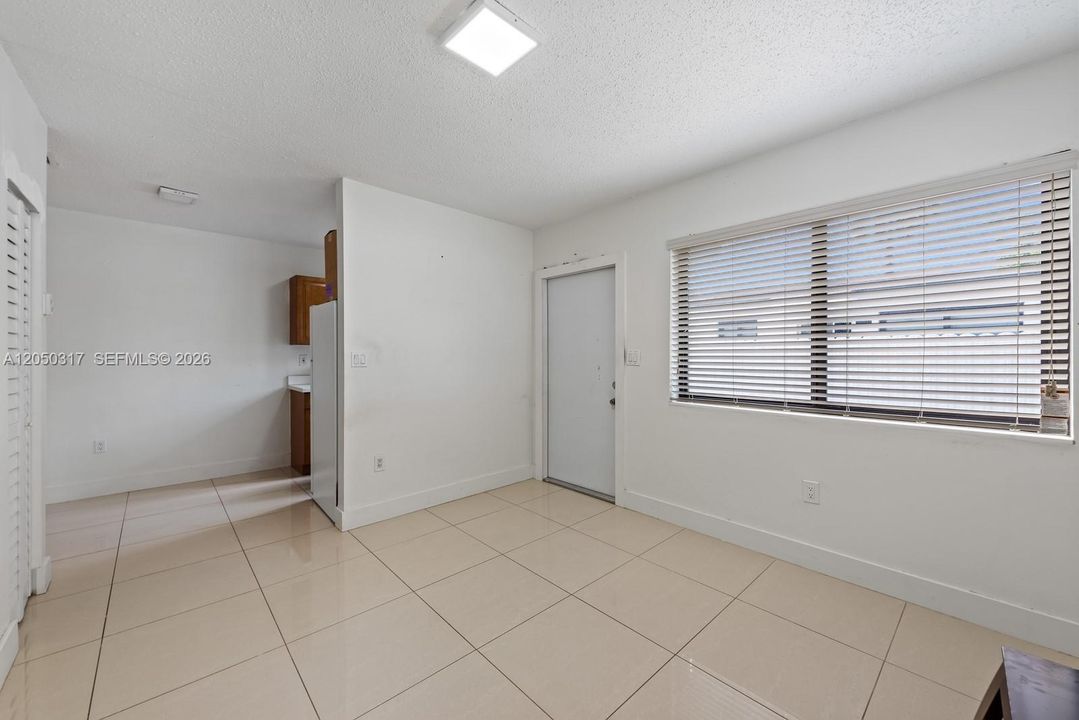 В аренду: $1,750 (1 спален, 1 ванн, 2098 Квадратных фут)