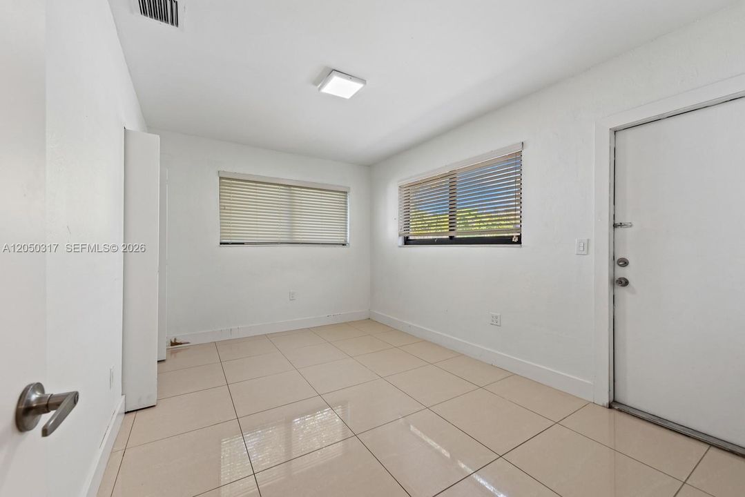 В аренду: $1,750 (1 спален, 1 ванн, 2098 Квадратных фут)