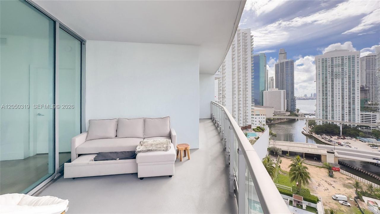 For Sale: $630,000 (2 beds, 2 baths, 1274 Square Feet)