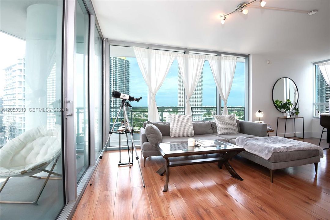 For Sale: $630,000 (2 beds, 2 baths, 1274 Square Feet)