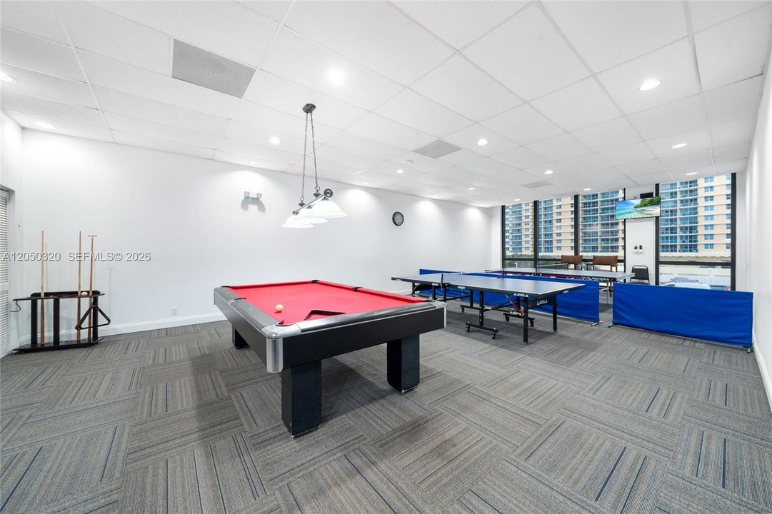 For Rent: $3,975 (2 beds, 2 baths, 1240 Square Feet)