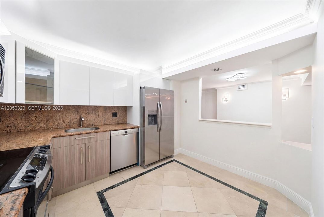 For Rent: $3,975 (2 beds, 2 baths, 1240 Square Feet)