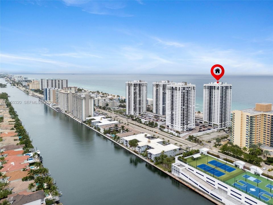 For Rent: $3,975 (2 beds, 2 baths, 1240 Square Feet)