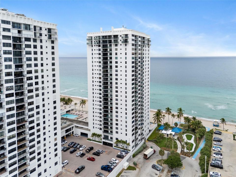For Rent: $3,975 (2 beds, 2 baths, 1240 Square Feet)