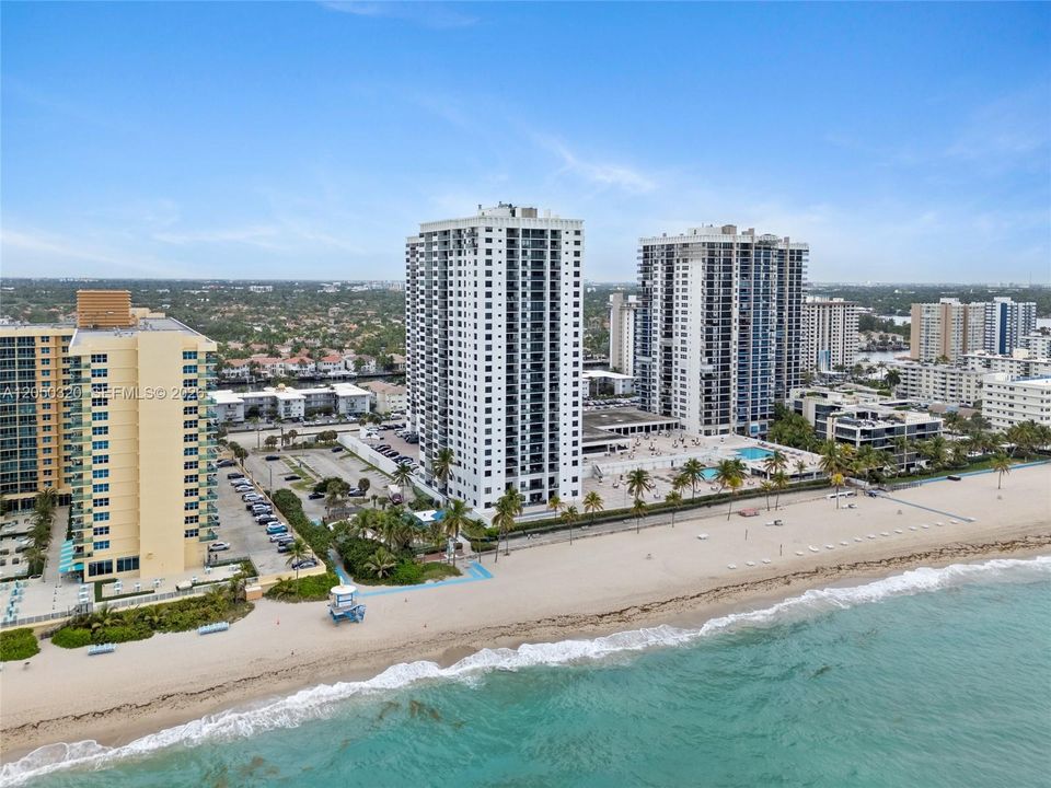 For Rent: $3,975 (2 beds, 2 baths, 1240 Square Feet)