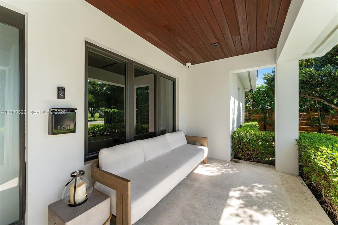 For Sale: $2,750,000 (3 beds, 3 baths, 2146 Square Feet)