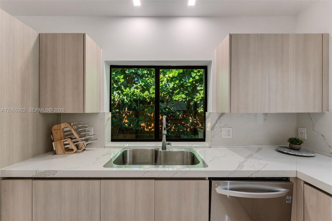 For Sale: $2,750,000 (3 beds, 3 baths, 2146 Square Feet)