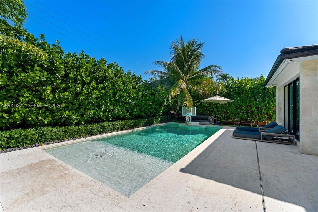 For Sale: $2,750,000 (3 beds, 3 baths, 2146 Square Feet)