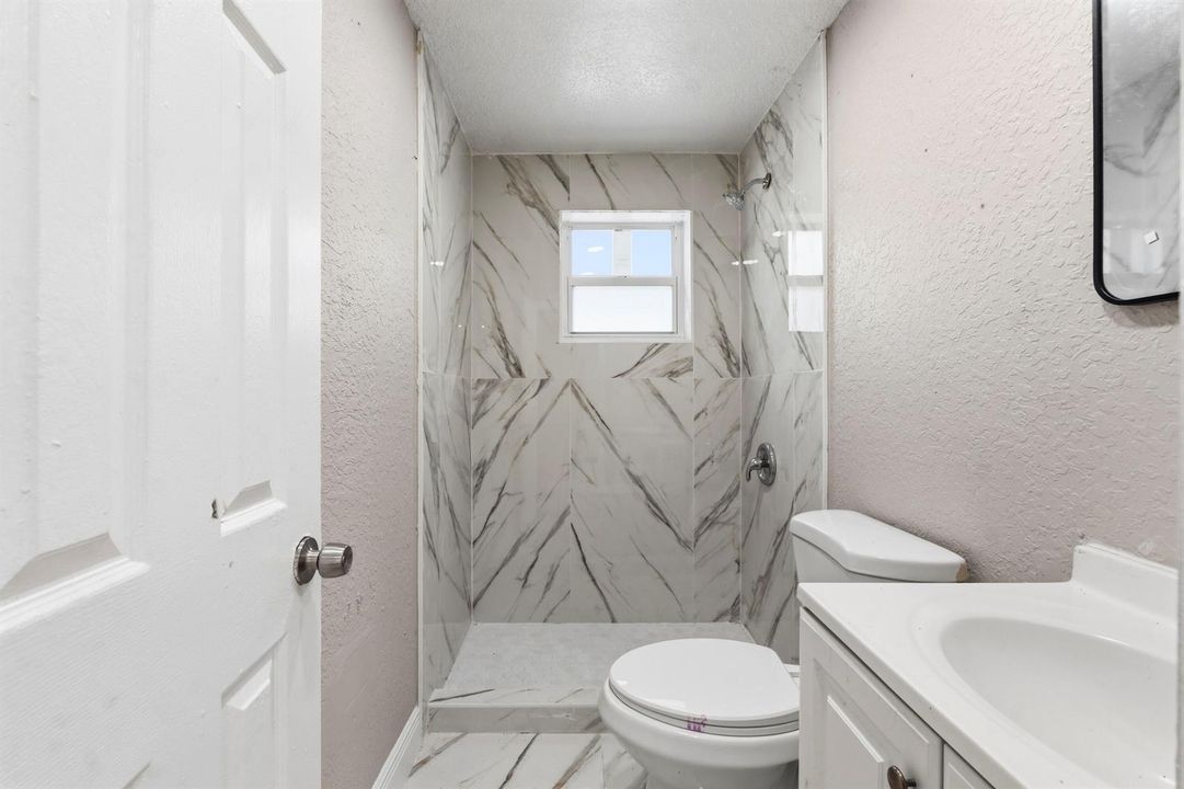 166 SW 3rd St_018