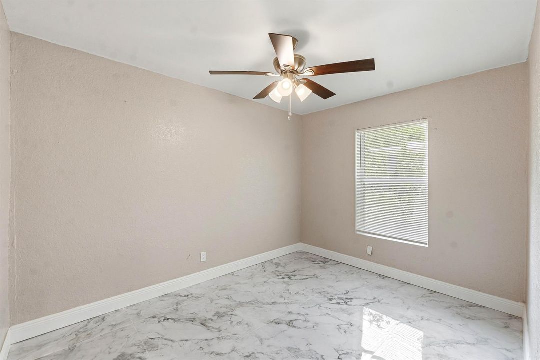 166 SW 3rd St_005