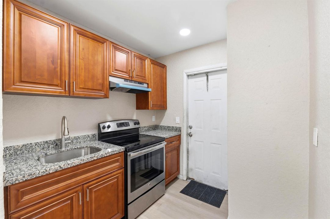 166 SW 3rd St_020