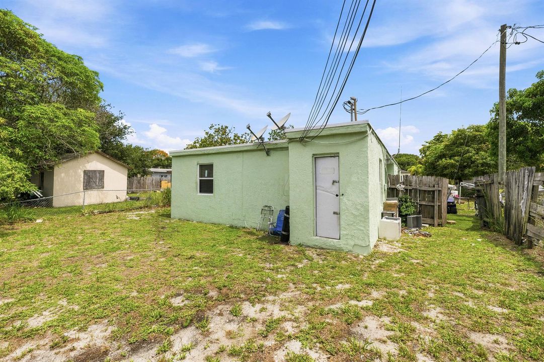 166 SW 3rd St_028