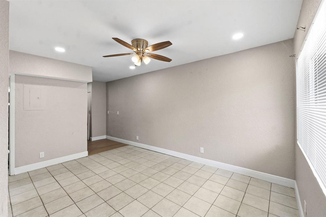 166 SW 3rd St_025