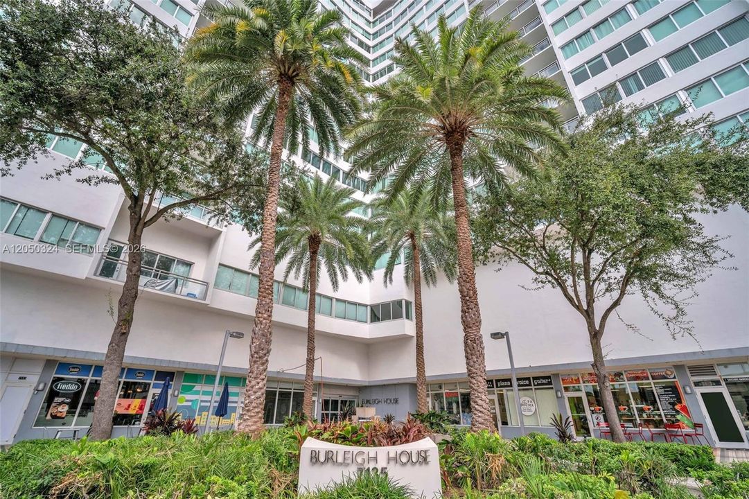 For Rent: $4,500 (2 beds, 2 baths, 1455 Square Feet)