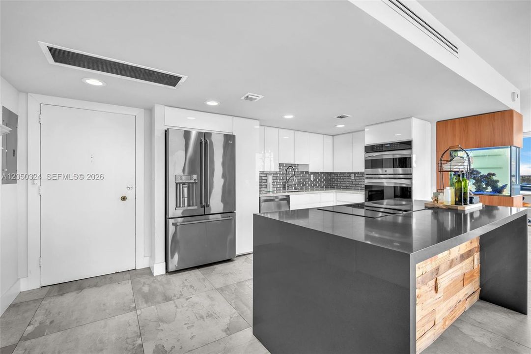 For Rent: $4,500 (2 beds, 2 baths, 1455 Square Feet)