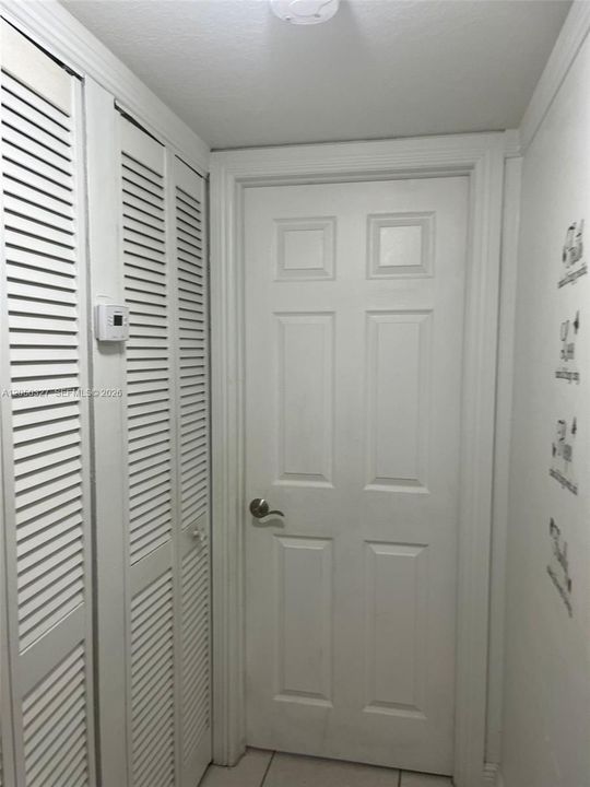 For Rent: $1,900 (2 beds, 1 baths, 595 Square Feet)