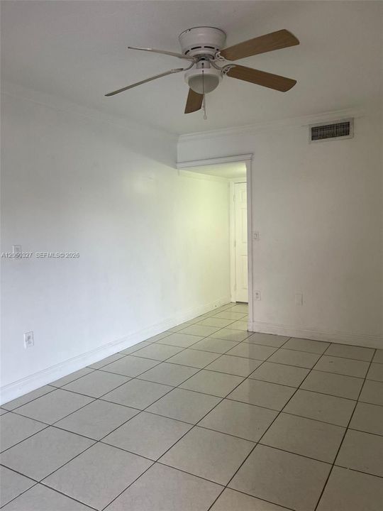 For Rent: $1,900 (2 beds, 1 baths, 595 Square Feet)