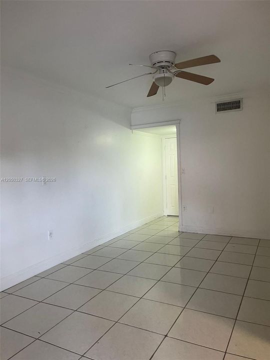 For Rent: $1,900 (2 beds, 1 baths, 595 Square Feet)