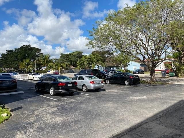 For Rent: $1,400 (1 beds, 1 baths, 640 Square Feet)