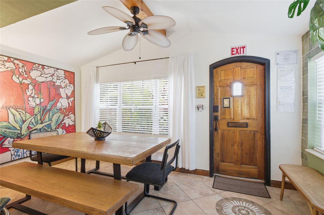 For Sale: $499,999 (2 beds, 2 baths, 1373 Square Feet)