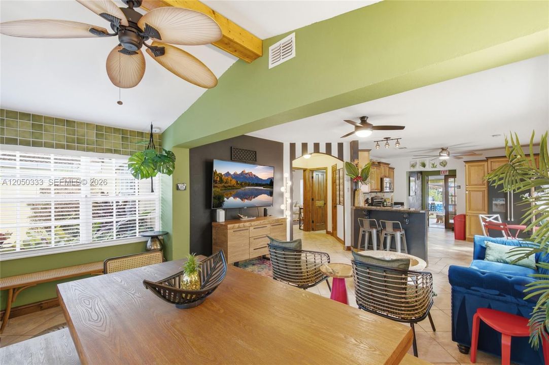 For Sale: $499,999 (2 beds, 2 baths, 1373 Square Feet)