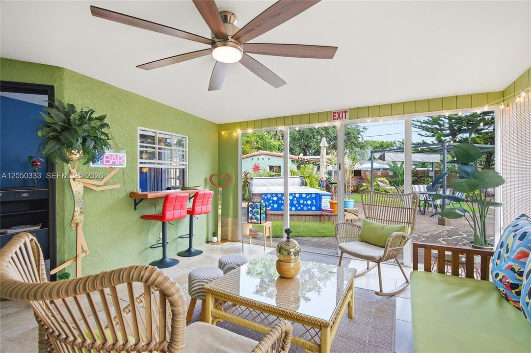 For Sale: $499,999 (2 beds, 2 baths, 1373 Square Feet)